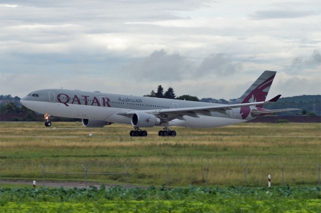 Airbus A330-300 (A7-AEI)