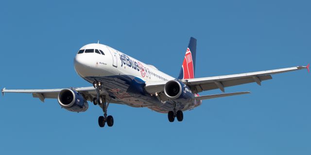 Airbus A320 (N605JB) - JetBlue Airways Airbus 320-232, nicknamed "Blue Monster" sporting a Boston Red Sox livery arriving from West Palm Beach, FL landing on runway 29 at Newark on 3/29/23.