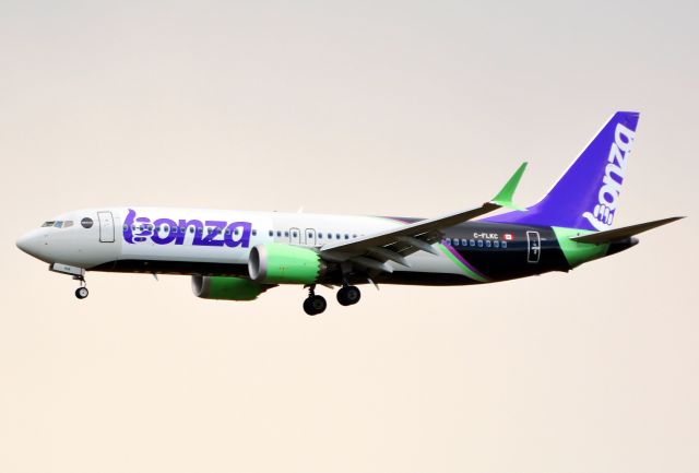 Boeing 737 MAX 8 (C-FLKC)