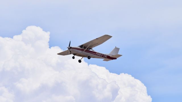 Cessna Skyhawk (N8374L)