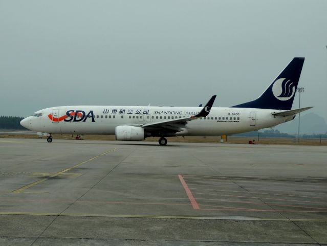 Boeing 737-800 (B-5490)