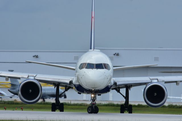 Boeing 757-200 (N659DL)