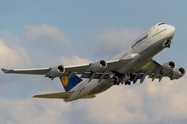 Boeing 747-400 (D-ABVM)