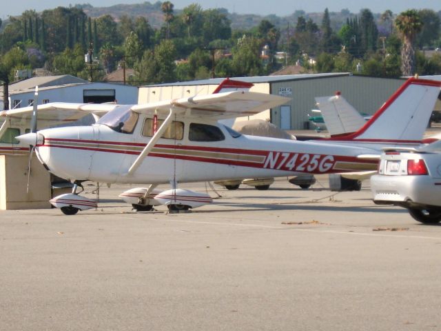 Cessna Skyhawk (N7425G) - Parked at Fullerton