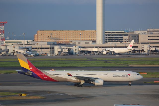 Airbus A330-300 (HL7792)