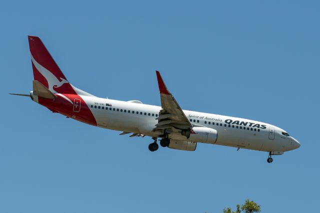 Boeing 737-800 (VH-VXI) - B737-838 cn 33479-1141. Qantas VH-VXI Oodnadatta final rwy 21 YPPH 14 January 2023