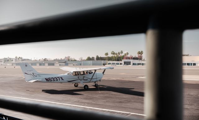 Cessna Skyhawk (N6337X)