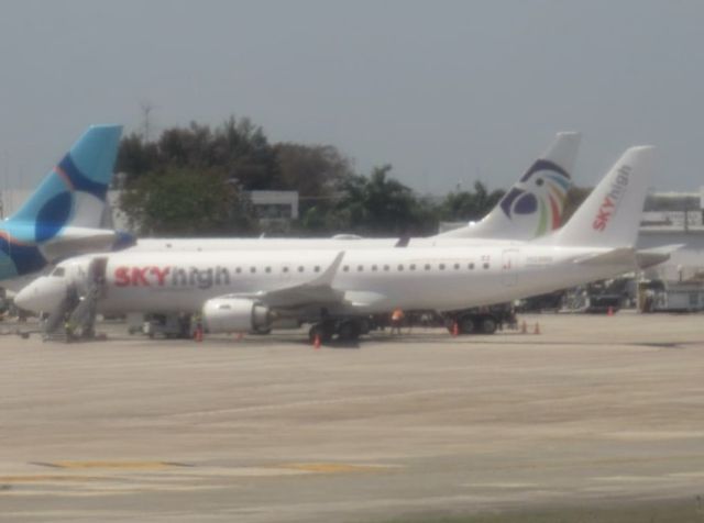 Embraer ERJ-190 (HI1090)
