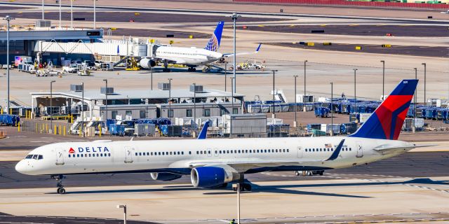 BOEING 757-300 (N589NW) - A Delta Airlines 757-300 taxiing at PHX on 1/25/23. Taken with a Canon R7 and Tamron 70-200 G2 lens.