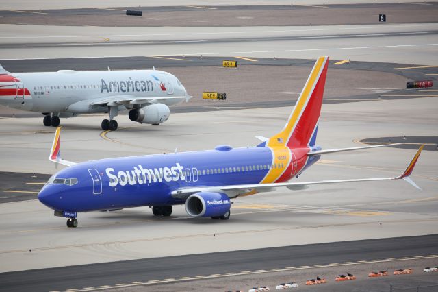 Boeing 737-800 (N8319F)