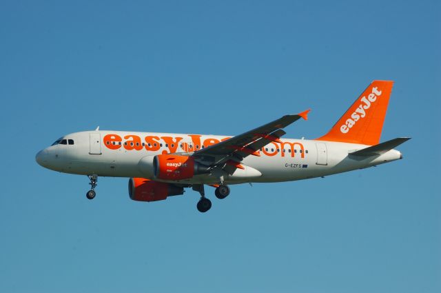 Airbus A319 (G-EZFS)