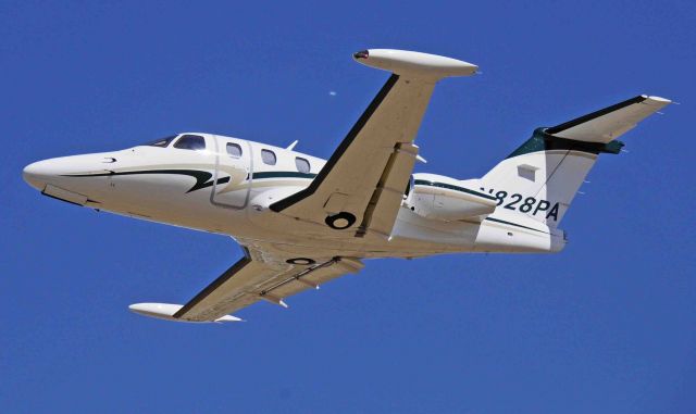 Eclipse 500 (N828PA)