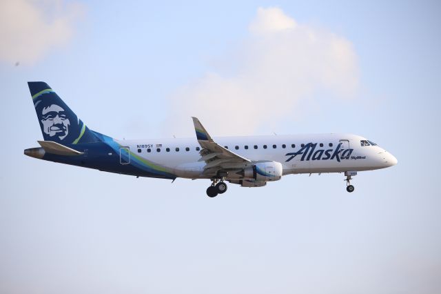EMBRAER 175 (long wing) (N189SY)