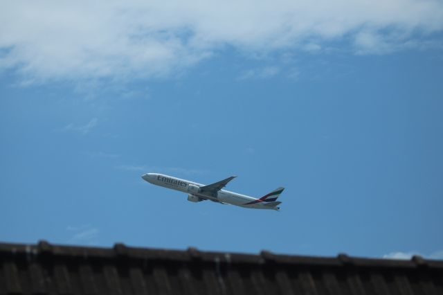 BOEING 777-300ER (A6-ENR) - EK762 taking off South, and over my house!