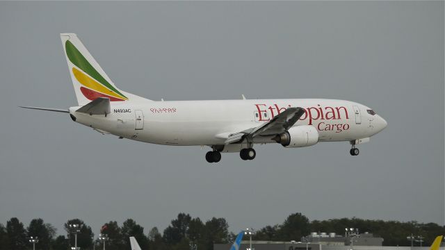BOEING 737-400 (N493AC) - #N493AC / #ET-AQV on final to Rwy 16R to complete a flight test on 8.29.13. (LN:2838 cn 28493).