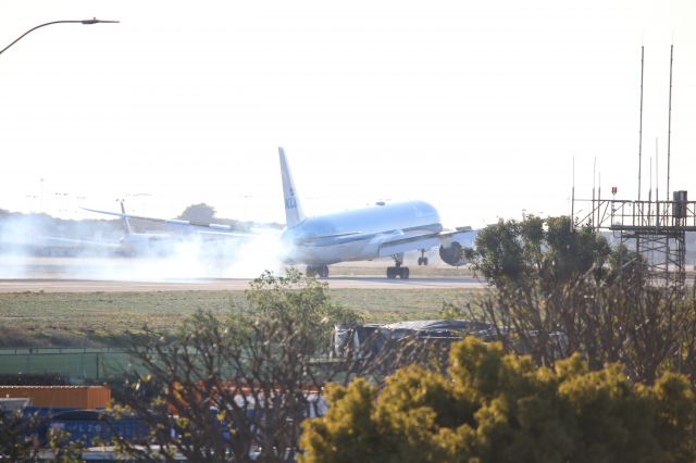 BOEING 787-10 Dreamliner (PH-BKC)