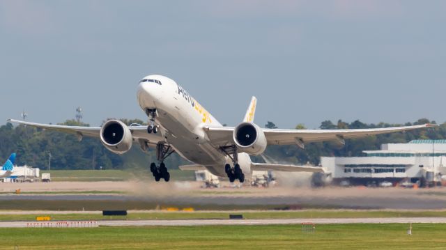 BOEING 777-200LR (D-AALD) - Runway 27 departure got (LEJ)