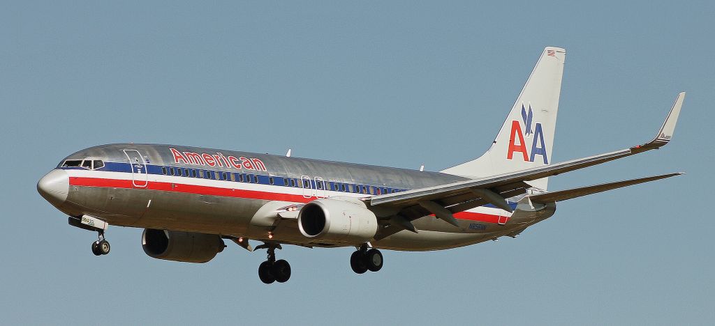Boeing 737-800 (N856NN) - Flight 194br /KMIA to KBWIbr /9/11/15
