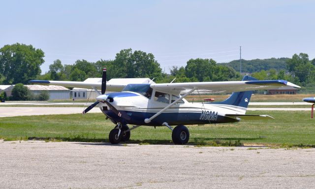 Cessna Skylane (N6MA) - Cessna 182Q N6MA in Ann Arbor  