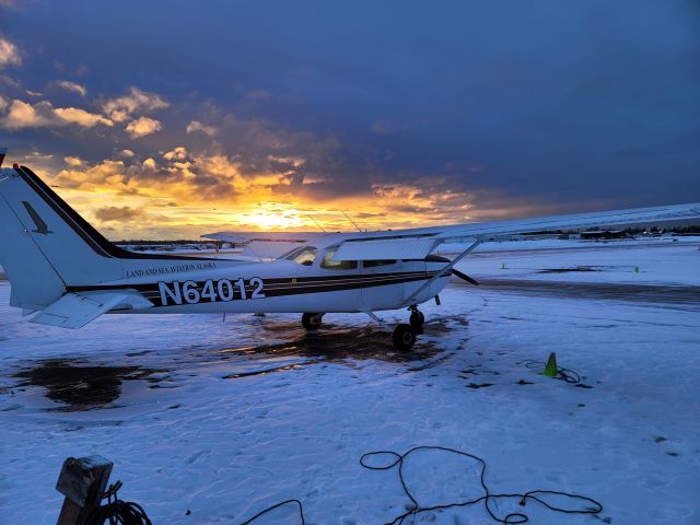 Cessna Skyhawk (N64012)