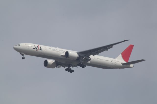 BOEING 777-300ER (JA743J)