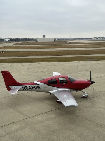 Cirrus SR-22 (N845DM)