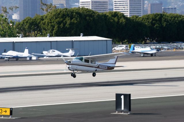 Cessna Centurion (N668DB)