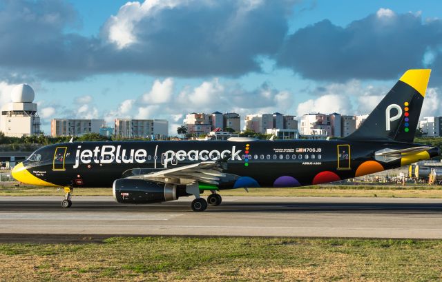 Airbus A320 (N706JB) - Jetblue peacock back tracking the active for departure!!br /22/12/2023