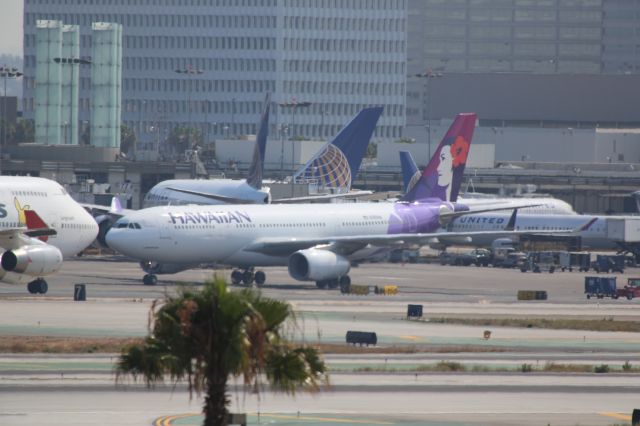 Airbus A330-200 (N385HA)