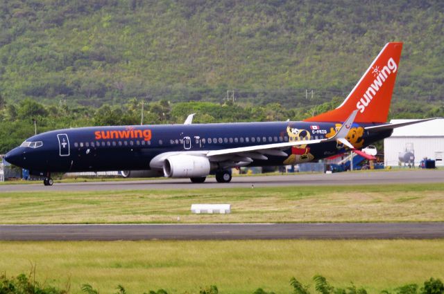 Boeing 737-800 (C-FRZG)