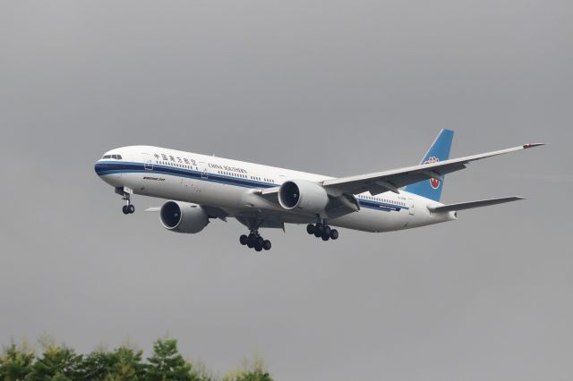 Boeing 777-200 (B-20DM) - 20230828