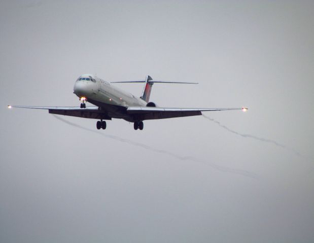 McDonnell Douglas MD-88 (N987DL)