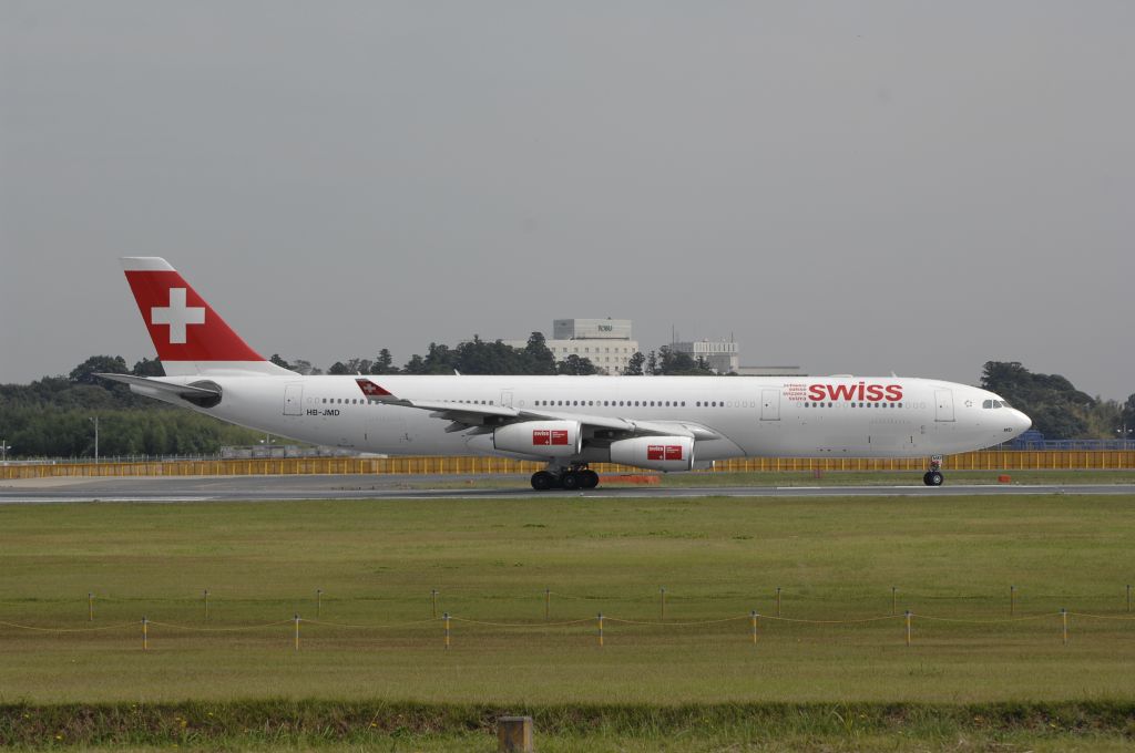 Airbus A340-300 (HB-JMD) - Departure at NRT Airport Runway 16R on 2011/10/8