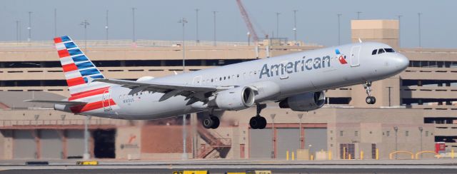 Airbus A321 (N165US) - phoenix sky harbor international airport 05NOV20