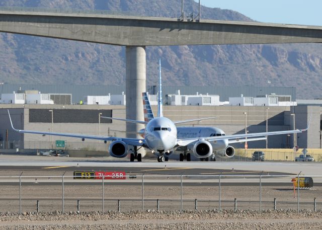 Boeing 737-800 (N800NN)