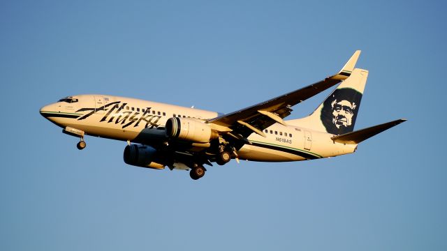 Boeing 737-700 (N618AS) - ASA315 from KSFO on final to Rwy 34C on 2/23/15. (ln 536 / cn 30543).