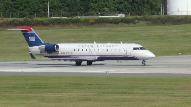 Canadair Regional Jet CRJ-200 (N221PS)