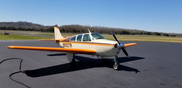 Beechcraft Bonanza (33) (N8927M)