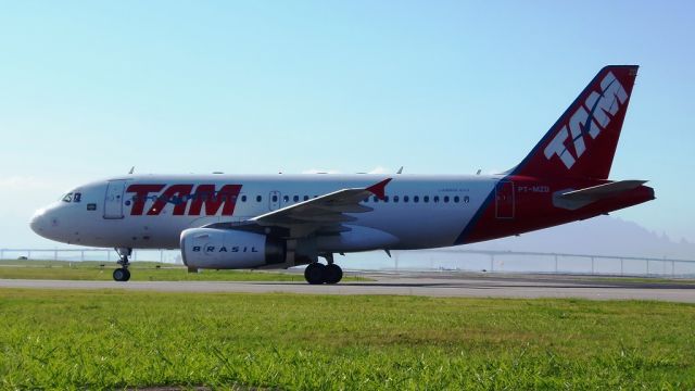 Airbus A319 (PT-MZD)