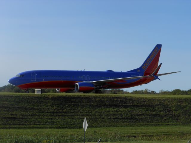Boeing 737-800 (N8306H)