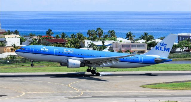 Airbus A330-200 (PH-AOF) - KLM PH-AOF landing at St Maarten