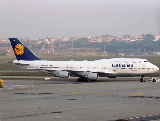 Boeing 747-400 (D-ABVM) - Boeing 747-430 (CN 29101) Lufthansa - Aeroporto Internacional de São Paulo-Guarulhos (GRU/SBGR) - Guarulhos / São Paulo, Brazil