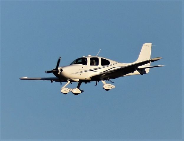 Cirrus SR-20 (N737BS) - N737BS, 12-7-20, 1633.  From the front yard of a house south of the Kerrville, Texas Airport. 
