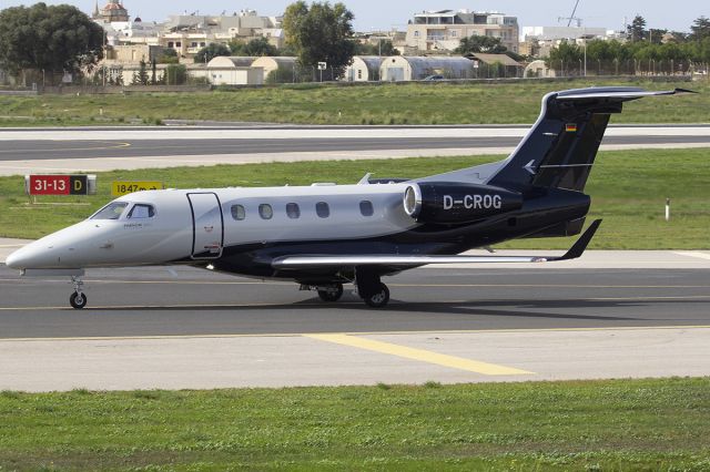 Embraer Phenom 300 (D-CROG)