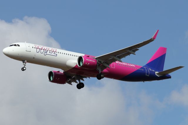 Airbus A321 (HA-LVS) - 11/06/2021:   Flight from Sofia, Bulgaria (SOF),  on final to runway 12. 