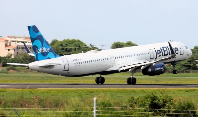 Airbus A321 (N934JB)