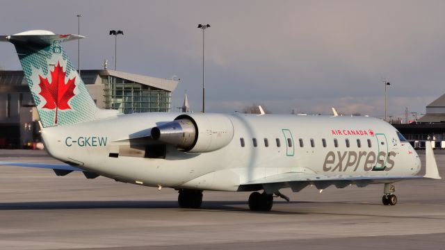 Canadair Regional Jet CRJ-200 (C-GKEW)