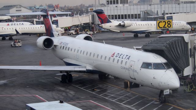 Canadair Regional Jet CRJ-700 (N752EV)