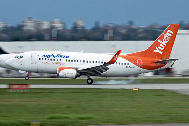 Boeing 737-500 (C-FANF)