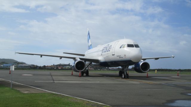 Airbus A320 (N638JB)